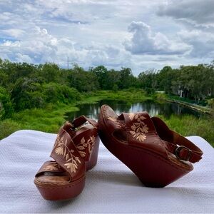 Born Floral Embroidered Tan Wedges Leather SIZE:7 (38)